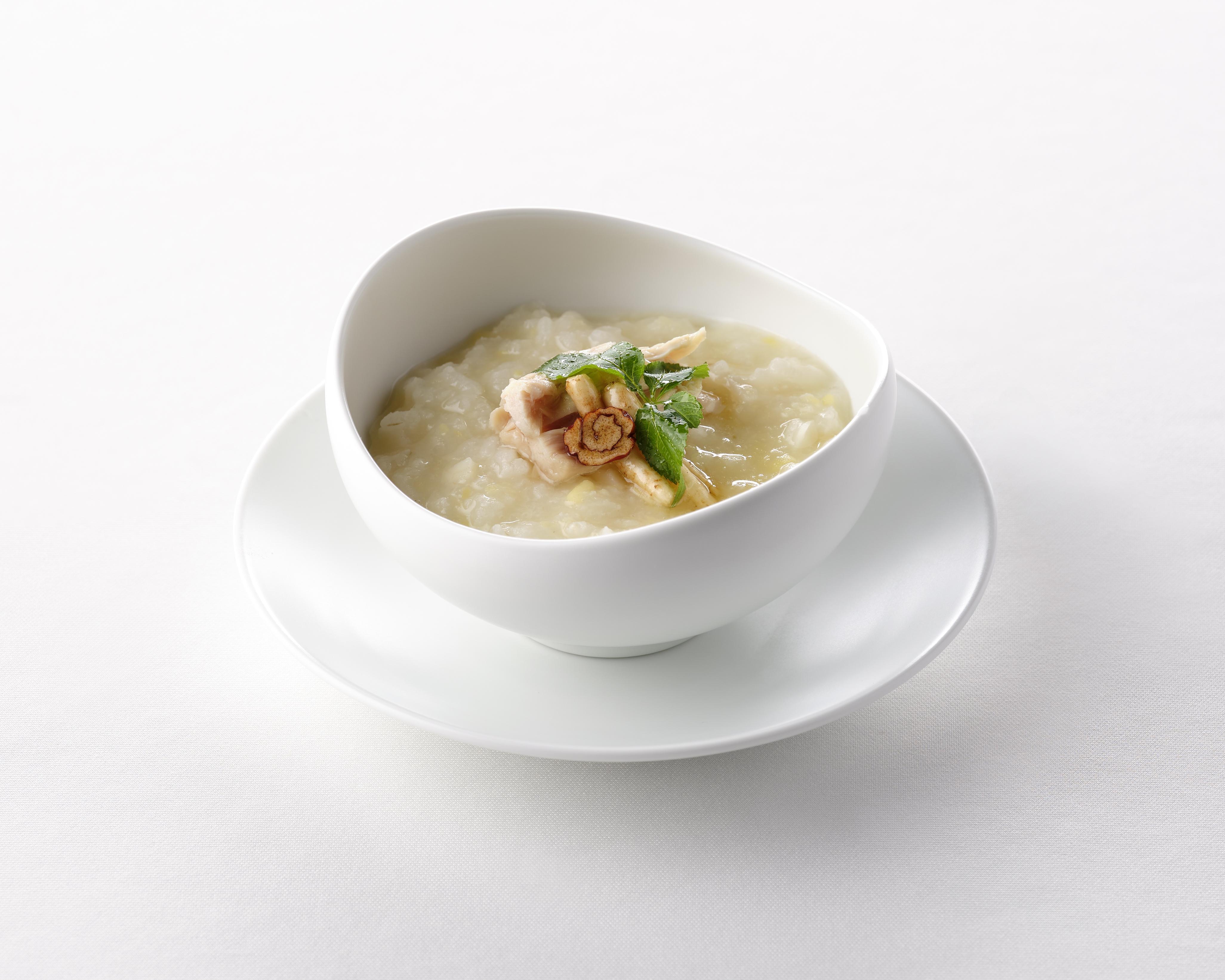 中韩交流晚宴前菜养生粥。(韩国总统府提供)