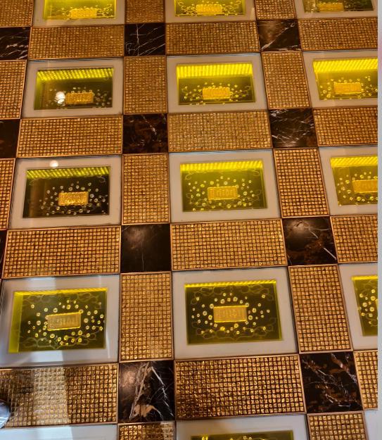 酒店大堂原有“金砖”（图源网络）