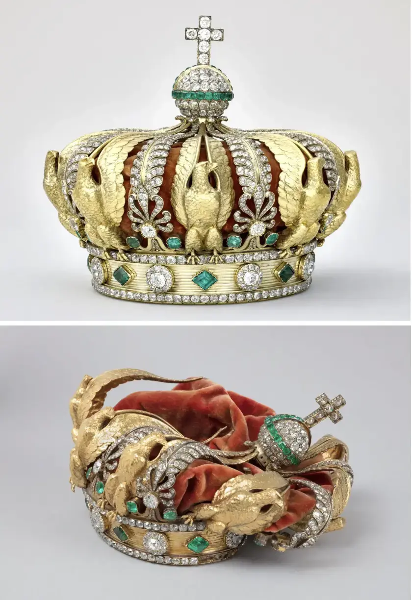 ▲欧仁妮皇后皇冠对比：失窃前（上）与追回后（下）