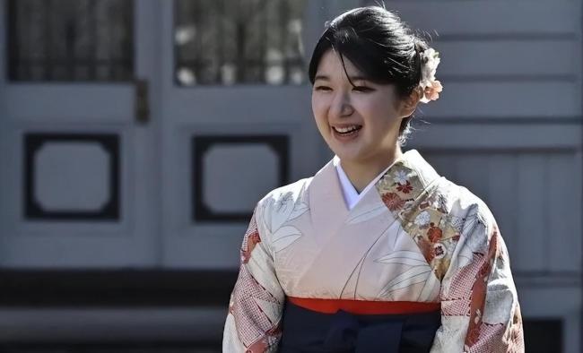 高市早苗反对女天皇 坚持男系继承规则