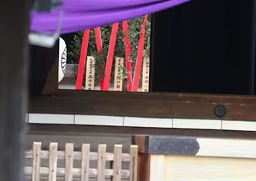 高市早苗向靖国神社献祭品