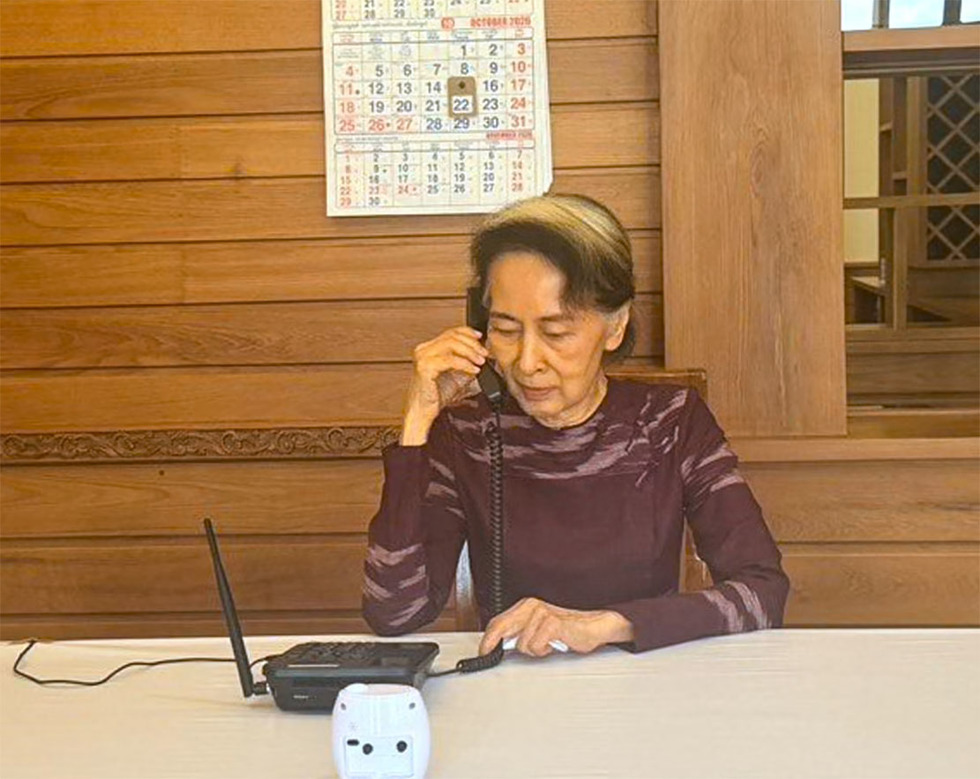 昂山素季与儿子通话。